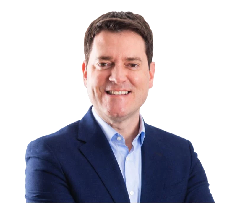 Dr. Eric Rulli sorrindo, de terno azul-marinho