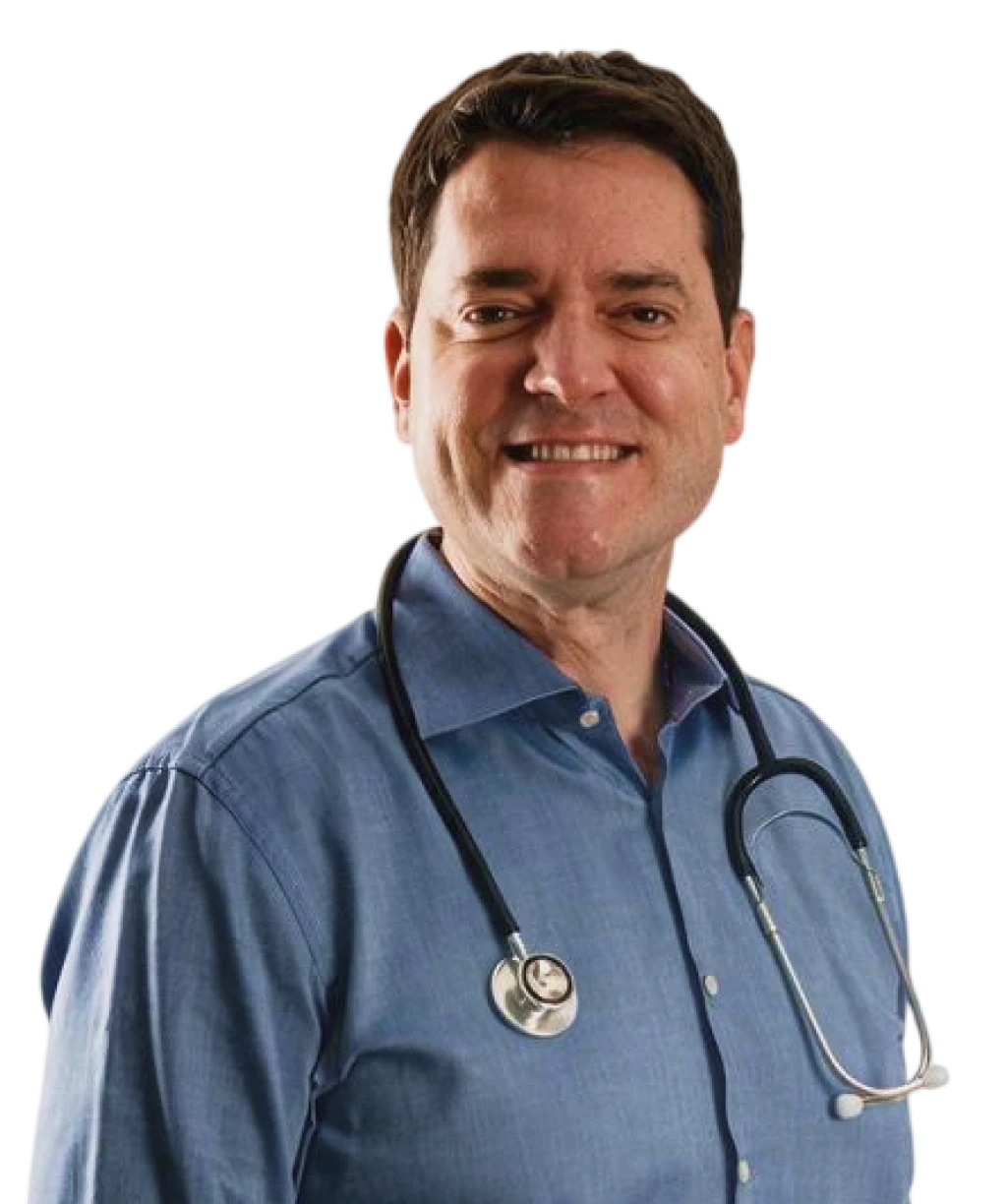 Dr. Eric Rulli, instrutor da imersão Suporte Avançado à Vida na Emergência, sorrindo com um estetoscópio ao pescoço